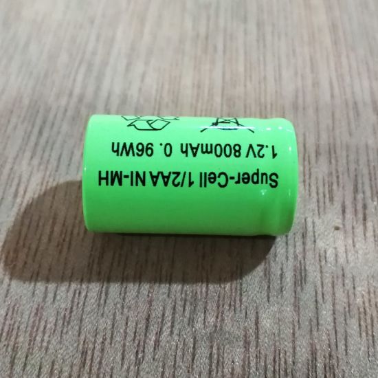 Top plano 1.2V 1 / 2AA NiMH batería recargable (800mAh)