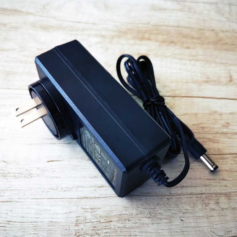 Nuevos productos Adaptador de enchufe intercambiable EU / US / UK / AU / CN Estándar 9V 5A 48W Fuente de alimentación