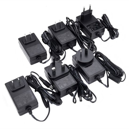 Nuevos productos Adaptador de enchufe intercambiable EU / US / UK / AU / CN Estándar 12V 2A 30W Fuente de alimentación